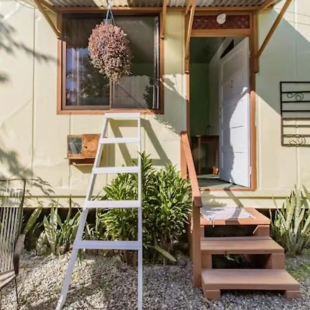 Container House Cahuita Hotel Exterior photo