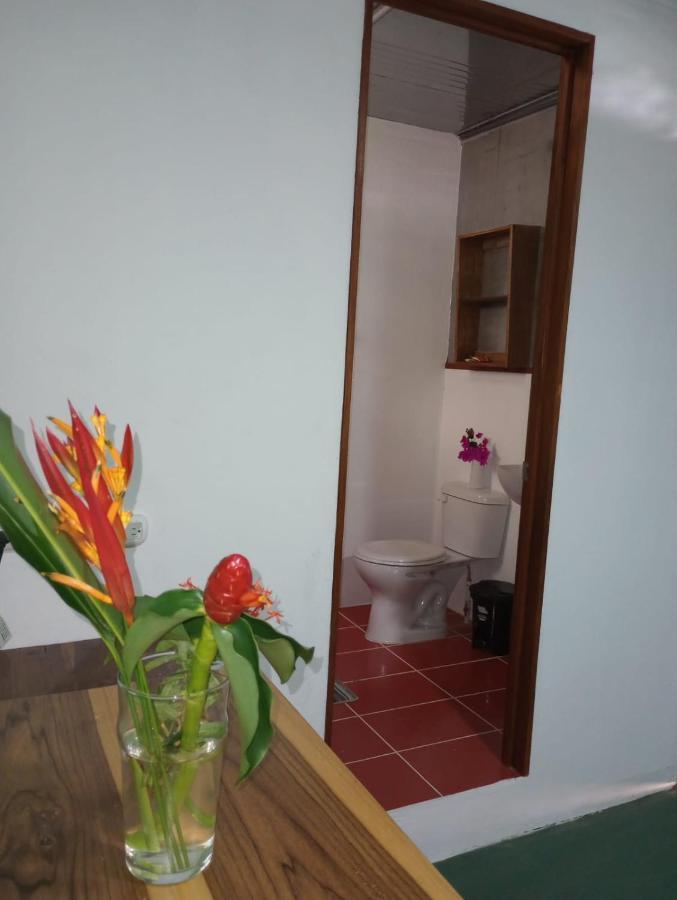 Container House Cahuita Hotel Exterior photo