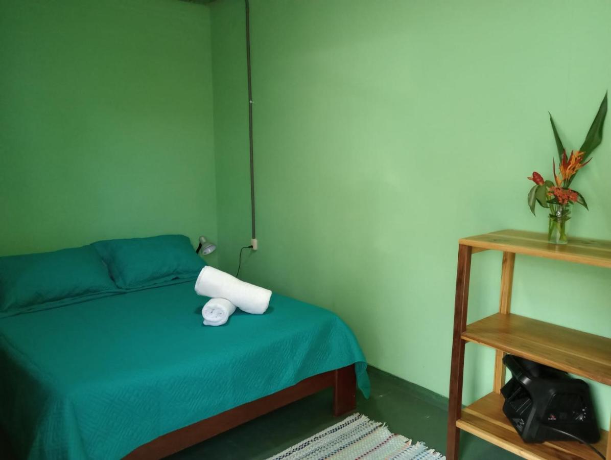 Container House Cahuita Hotel Exterior photo