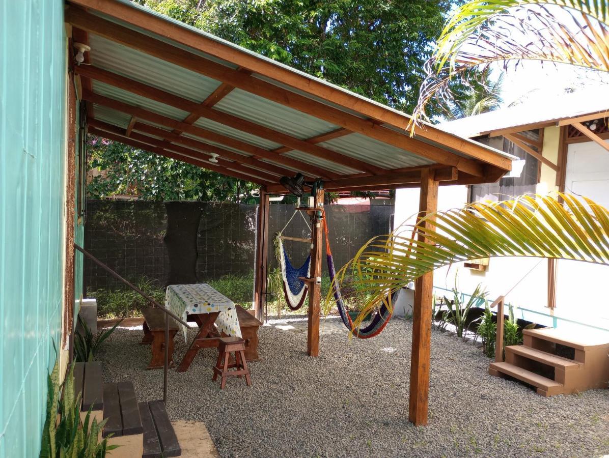 Container House Cahuita Hotel Exterior photo