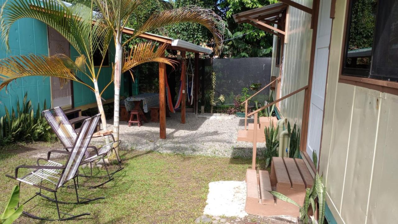 Container House Cahuita Hotel Exterior photo