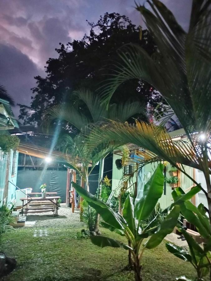 Container House Cahuita Hotel Exterior photo