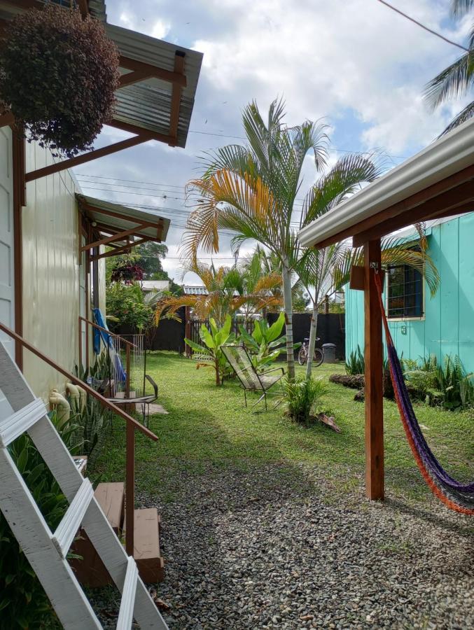Container House Cahuita Hotel Exterior photo