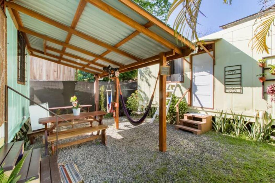 Container House Cahuita Hotel Exterior photo