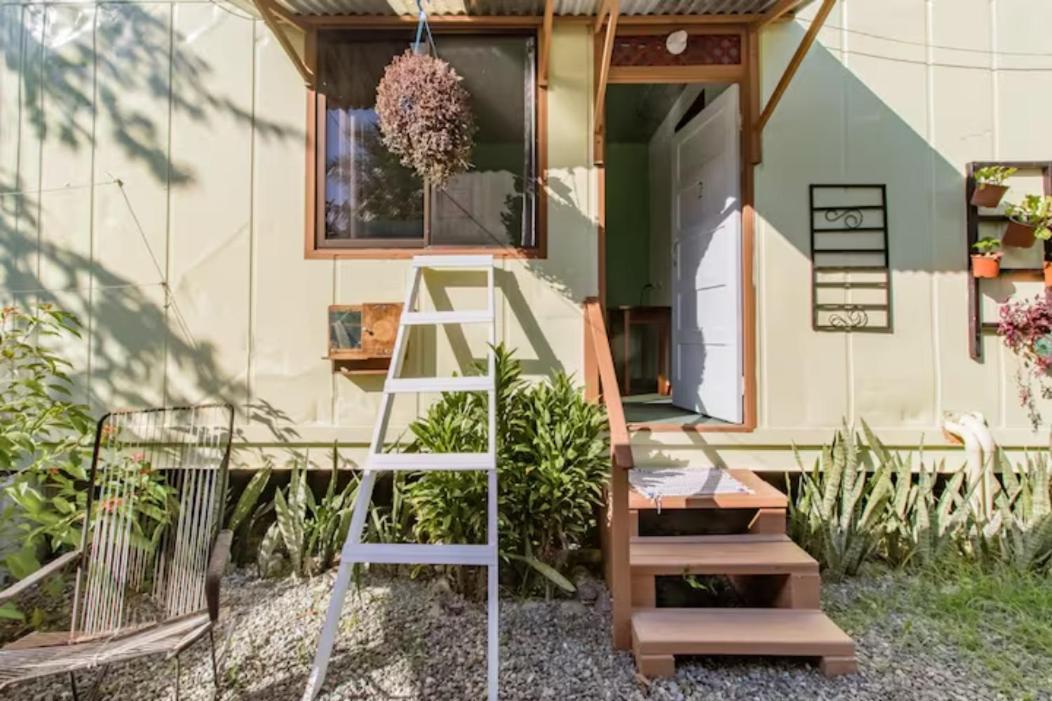 Container House Cahuita Hotel Exterior photo