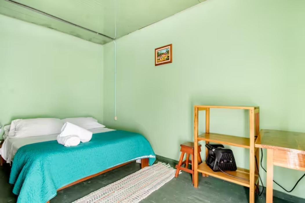 Container House Cahuita Hotel Exterior photo
