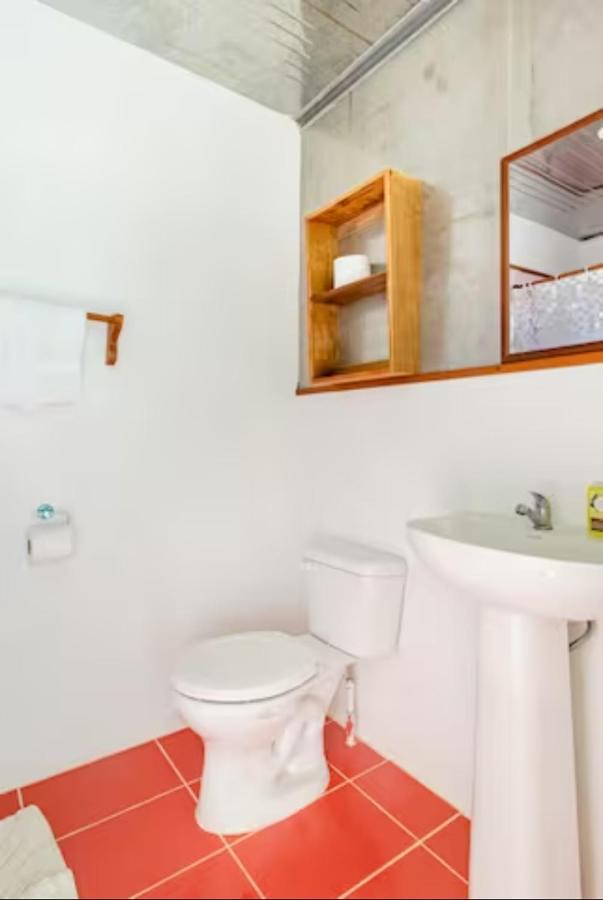 Container House Cahuita Hotel Exterior photo